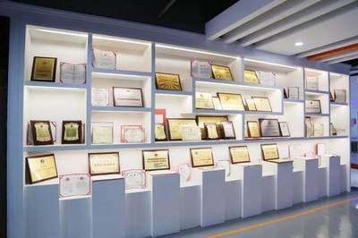 藍(lán)奧股份喜迎南陽市副市長(zhǎng)黃鈁蒞臨參觀指導(dǎo)，共話網(wǎng)絡(luò)文化經(jīng)營發(fā)展